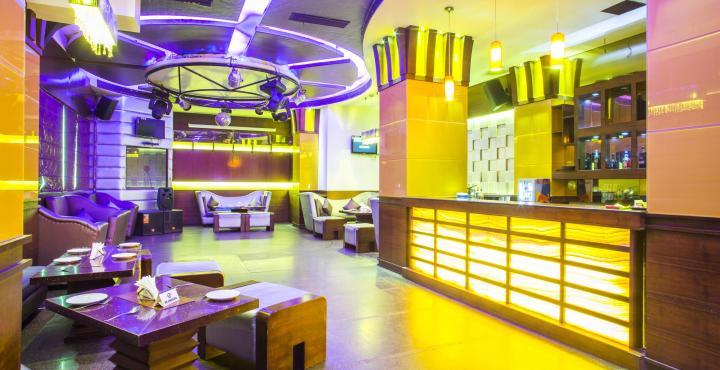 Hotel Royal Cliff Kanpur Buitenkant foto