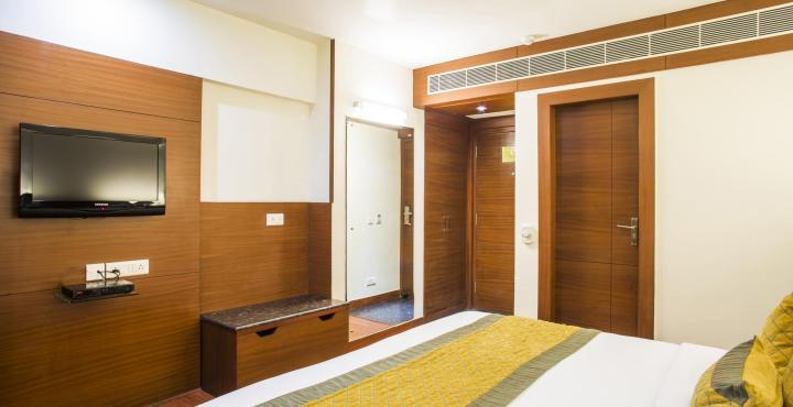 Hotel Royal Cliff Kanpur Buitenkant foto
