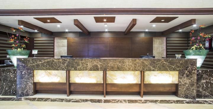 Hotel Royal Cliff Kanpur Buitenkant foto