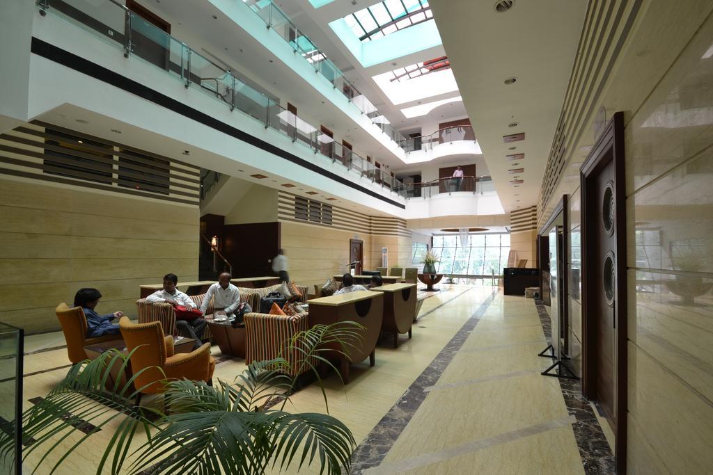 Hotel Royal Cliff Kanpur Buitenkant foto