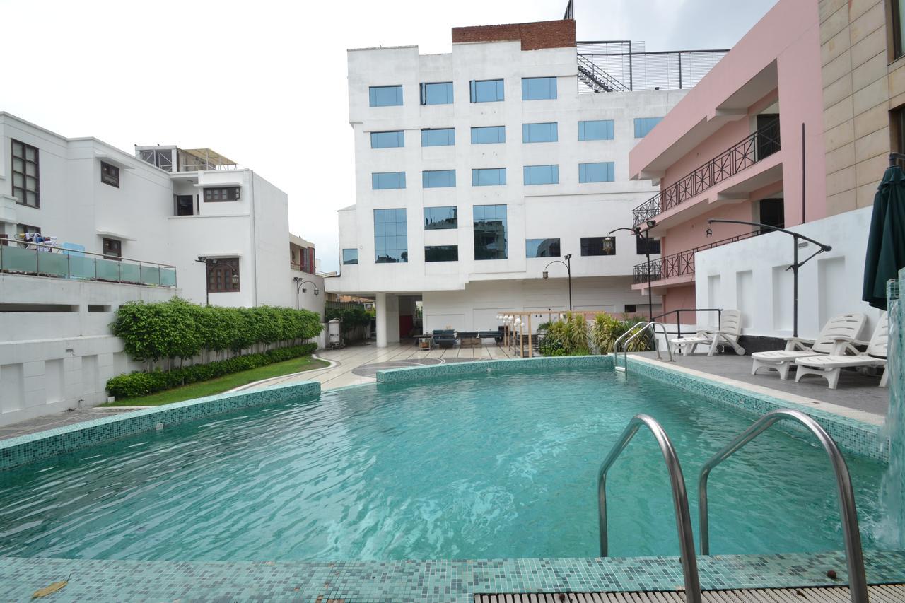 Hotel Royal Cliff Kanpur Buitenkant foto